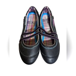 Size 3 Kangaroo Cute Dress Shoes / Sandals - EUC